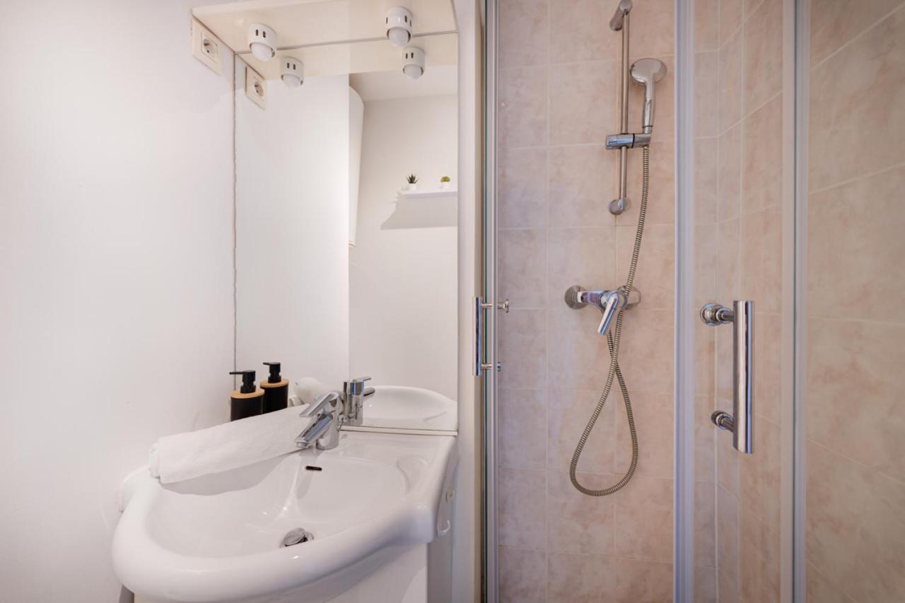 Le Pavillon Studio 2Pers Apartment Лион Екстериор снимка